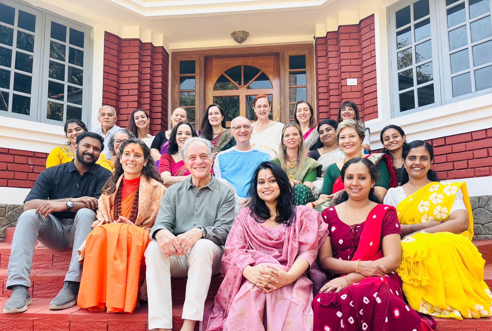 Paulo Bastos recebendo homenagem no PNNM Ayurveda Medical College